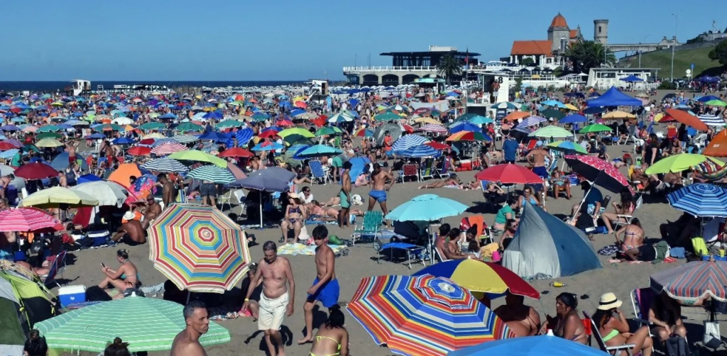 Las playas del centro, a pleno. (Foto NA)
