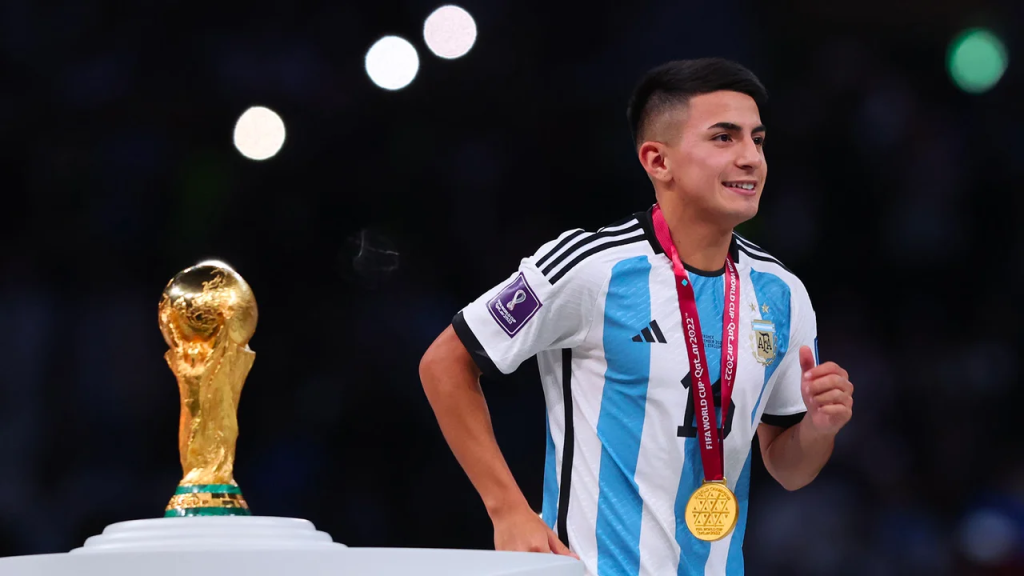 Thiago Almada se consagró campeón junto a la Selección Argentina en Qatar 2022.
