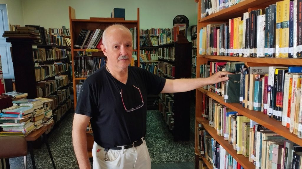 Héctor Sierra, una vida en la Biblioteca Popular Rafael De Aguiar 