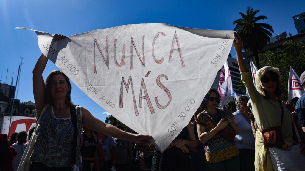 Madres de Plaza de Mayo repudió la exclusión de su ciclo de la TV Pública