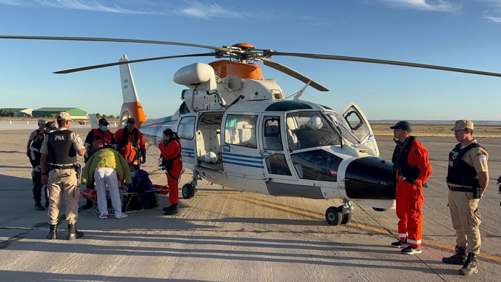 Prefectura evacuó de urgencia a un tripulante de un buque coreano en Chubut