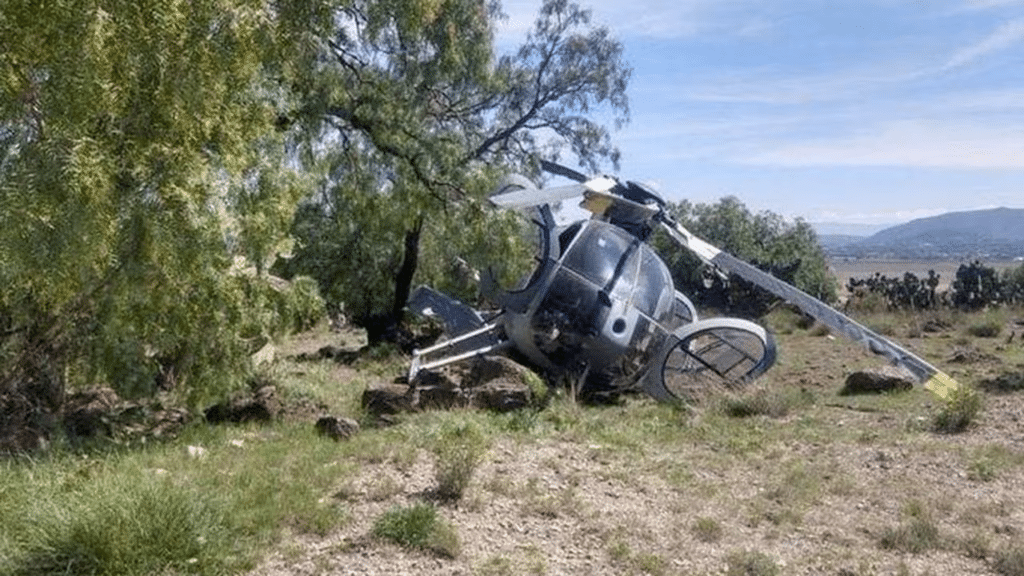 México: se desplomó un helicóptero y murieron tres personas