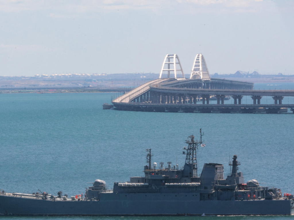 Ucrania golpeó un barco de rescate ruso en Crimea