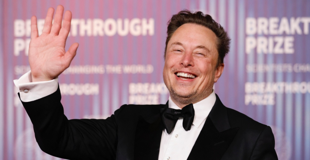 Elon Musk visita China mientras Tesla busca desplegar la tecnología de conducción autónoma
