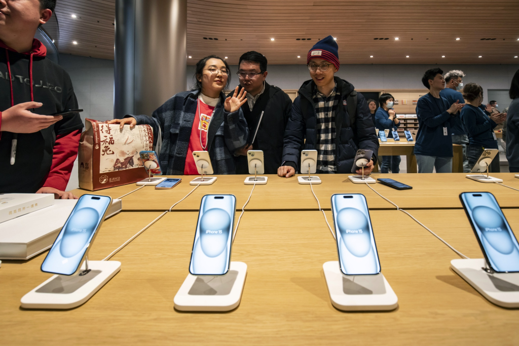 Los precios de iPhone en China fueron reducidos por Apple y las ventas se recuperan