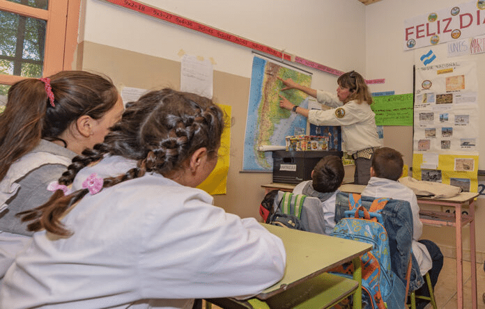 Escuelas bonaerenses: otras 112 instituciones se suman al horario de clase extendido