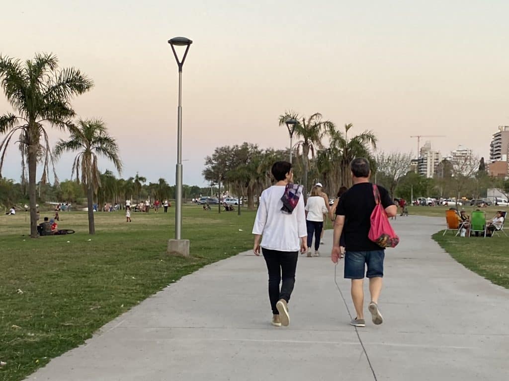 Una caminata de 30 a 40 minutos al menos tres veces por semana ayuda a cuidar el corazón