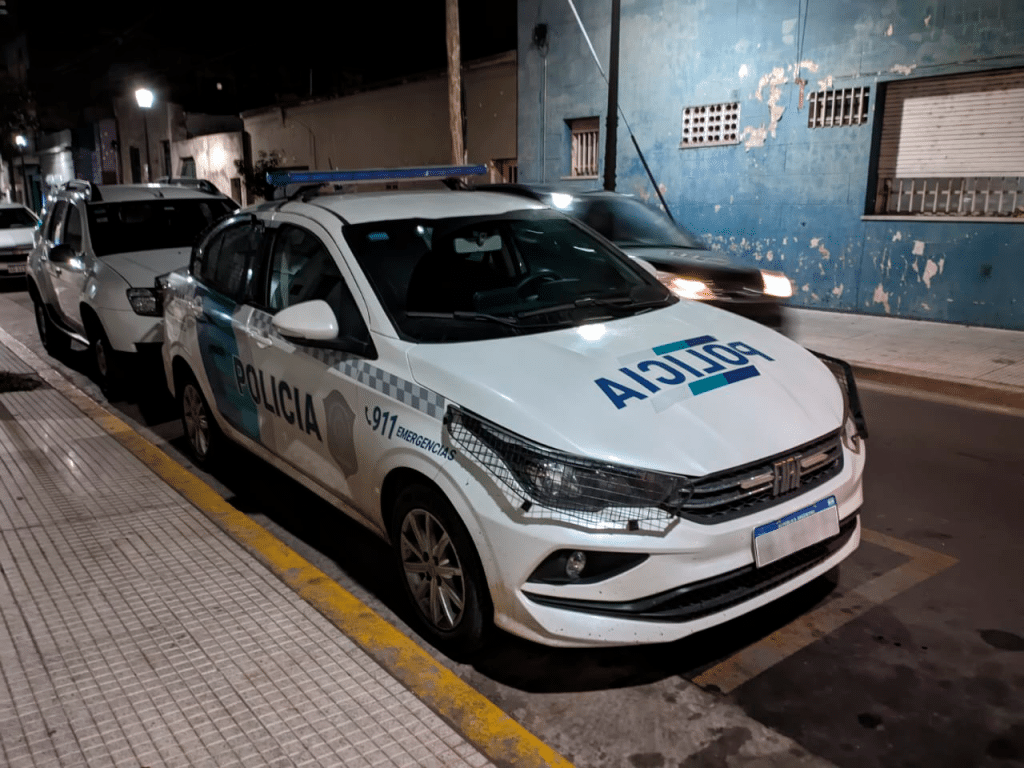 Tras intentar esquivar un perro, una mujer de 34 años se cayó de su motocicleta y fue trasladada al hospital