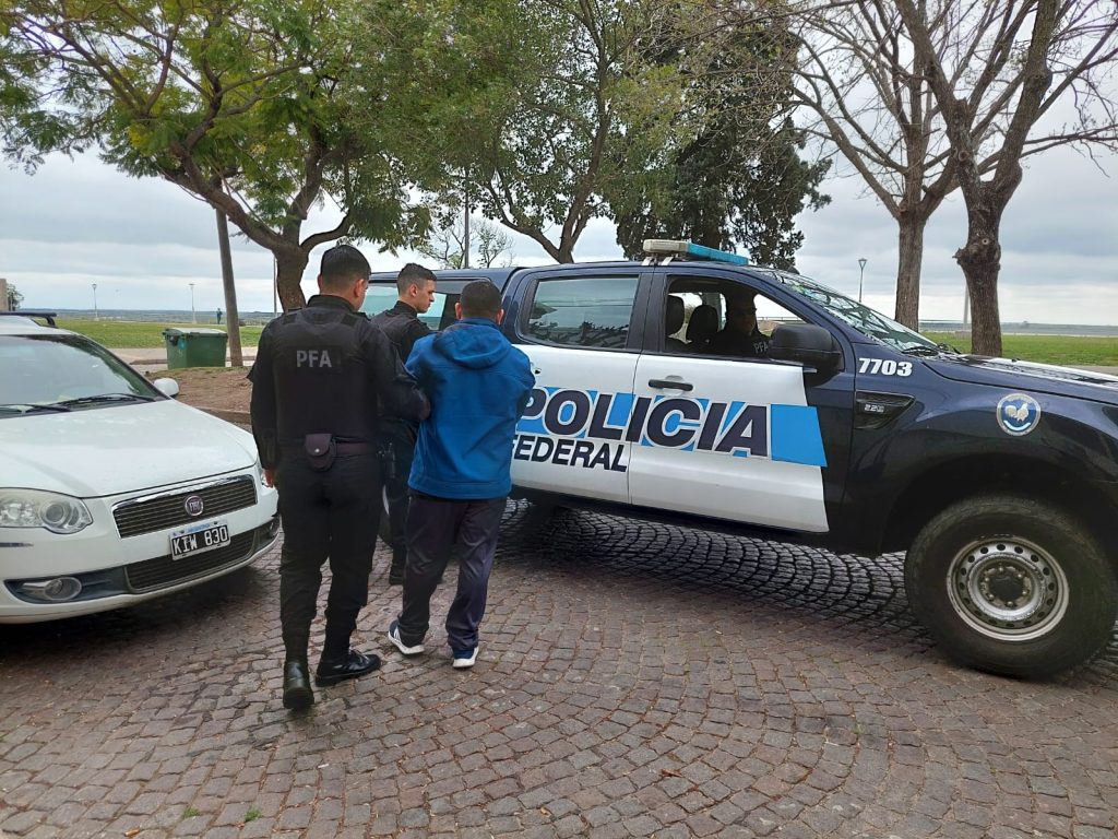 policías