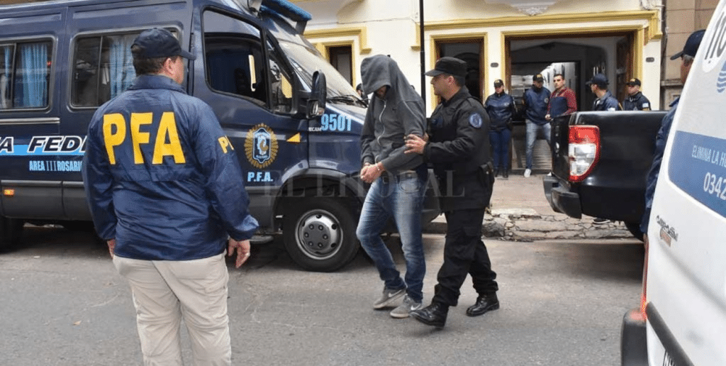 Malestar entre los policías federales que viajaron a Rosario para combatir a los narcos: mal pagos, hacinados y maltratados
