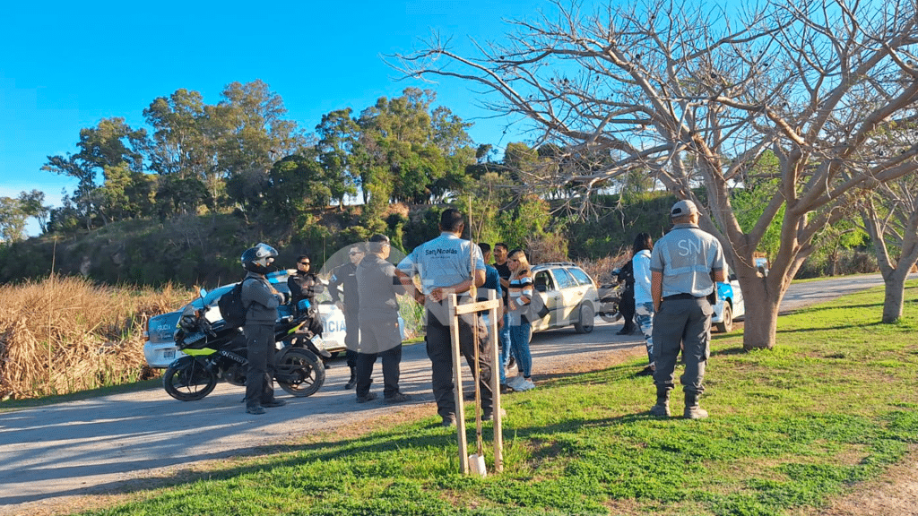 Eco Parque: estacionó mal, intentó fugarse y casi atropella a transeúntes