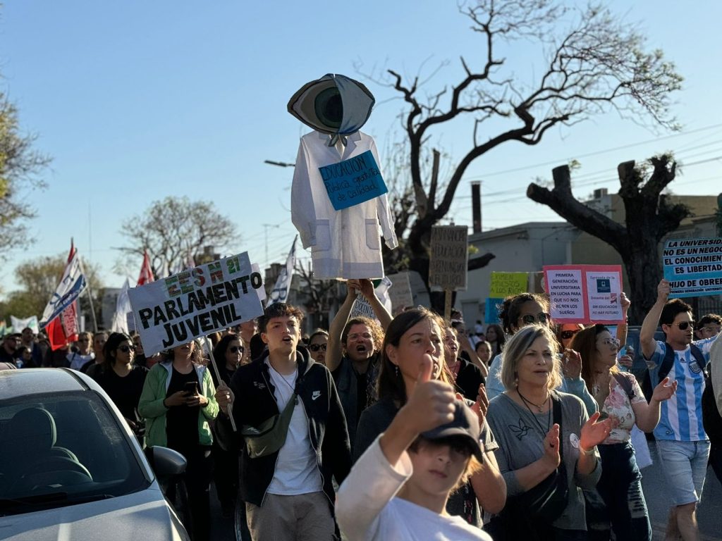 Marcha en rechazo al veto de Milei