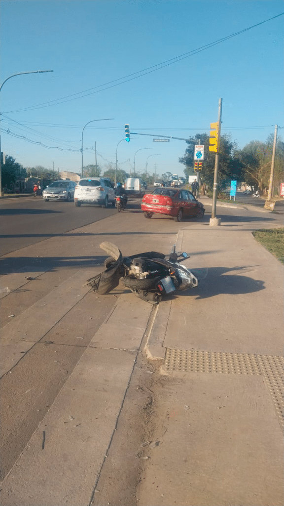 Zona sur: un hombre fue trasladado al hospital tras ser colisionado por un automóvil