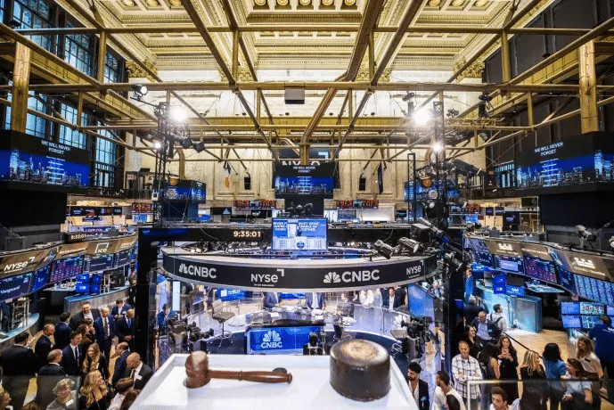 Wall Street cayó tras el alza mayor de lo esperado de inflación y subsidios por desempleo