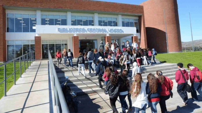 Universidad Centro Olavarría paro