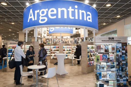 Por la motosierra de Milei, Argentina no tendrá stand oficial en la Feria del Libro de Frankfurt por primera vez en 62 años