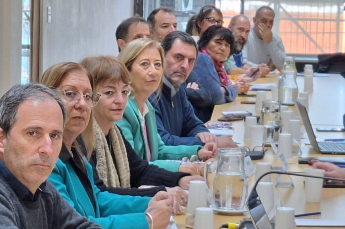 Docentes elevan propuesta salarial a las bases y quedan a un paso de cerrar acuerdo con la Provincia