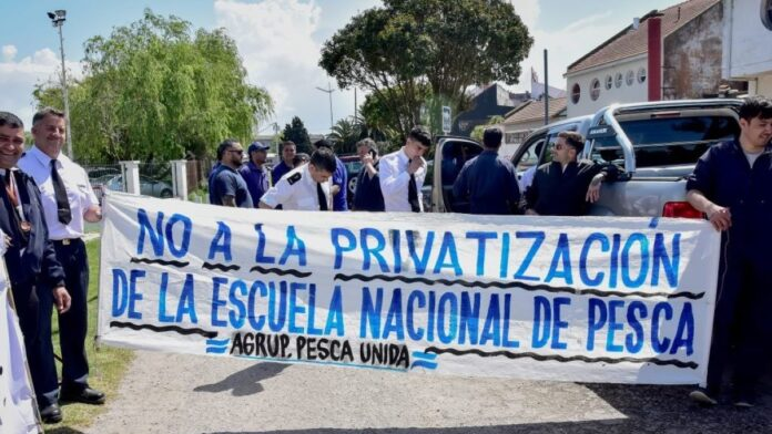 Mar del Plata: marcha en defensa de la Escuela Nacional de Pesca