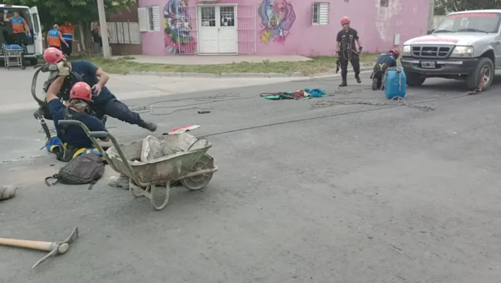 La Pampa: dos operarios murieron al caer a una cloaca