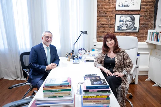 Cristina Kirchner recibió al embajador de Brasil en el Instituto Patria