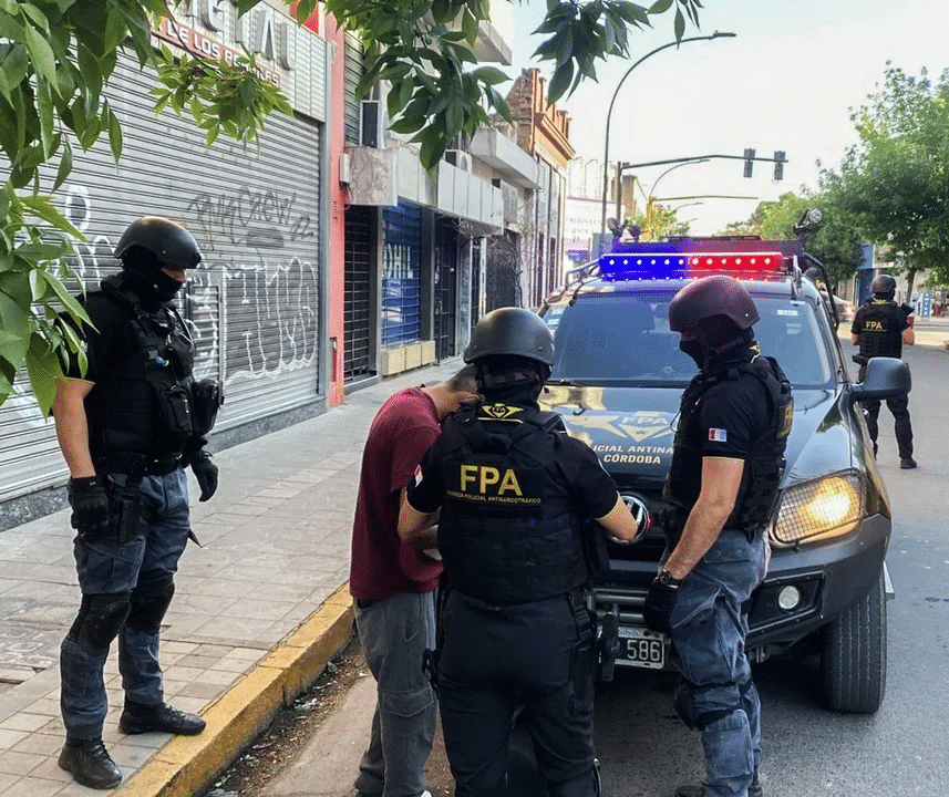 Córdoba: seis policías judiciales fueron detenidos como acusados de robar droga incautada