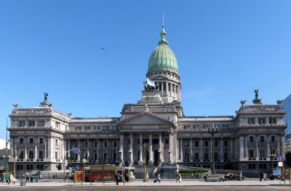 Diputados opositores exigieron que Luis Caputo exponga sobre el Presupuesto 2025