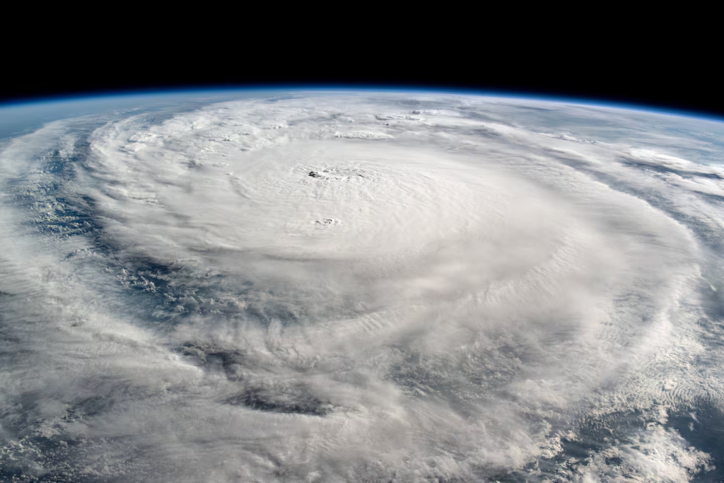 El Huracán Milton toca tierra en la costa oeste de Florida con vientos de 195 km/h