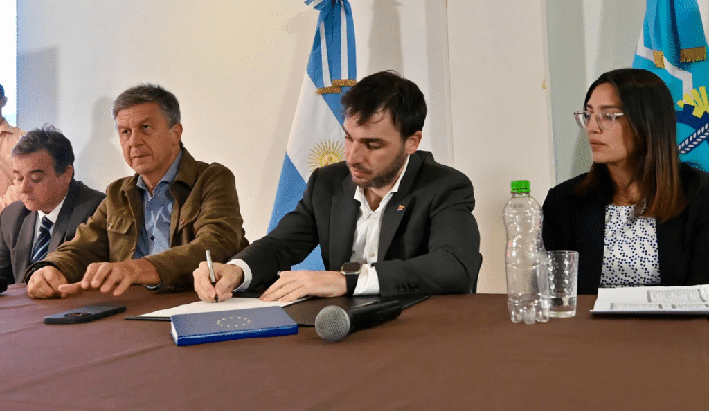 Motosierra en Chubut: Torres eliminó 168 cargos políticos y anunció limpieza de "ñoquis"