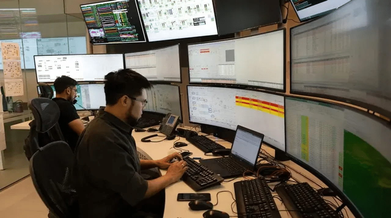 La puesta en marcha del Real Time Intelligence Center de YPF ya tiene ...