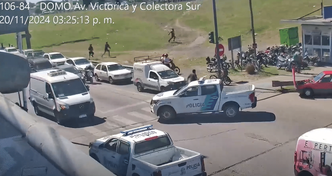 Una mujer policía se enfrentó a tiros con delincuentes a metros de un ...