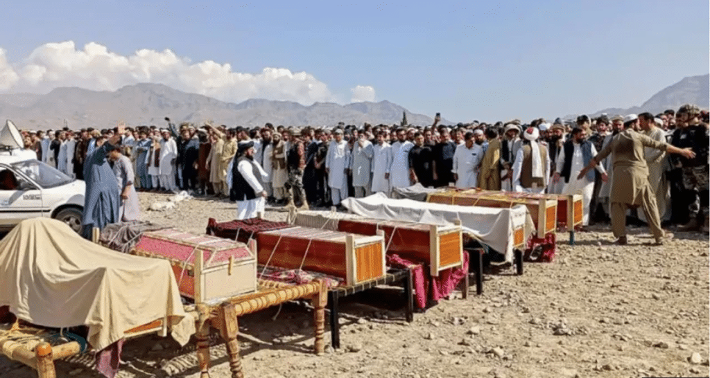 Más de 80 muertos en enfrentamientos sectarios en Pakistán