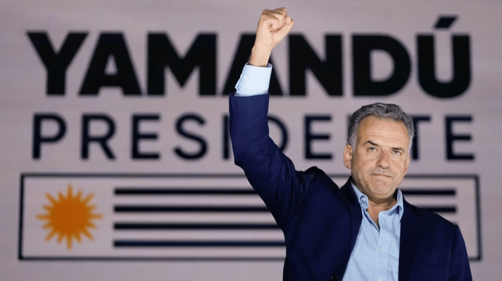 Elecciones en Uruguay: el candidato de izquierda Yamandú Orsi será el nuevo presidente