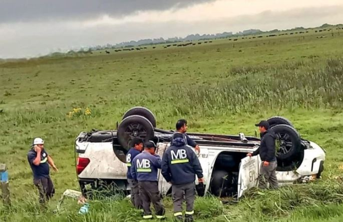 Lluvias: por la cantidad de agua acumulada en la ruta 2, un hombre volcó cerca de Castelli