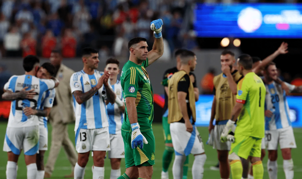 Vuelve el Dibu Martínez: Scaloni presentó la lista de convocados de la Selección argentina