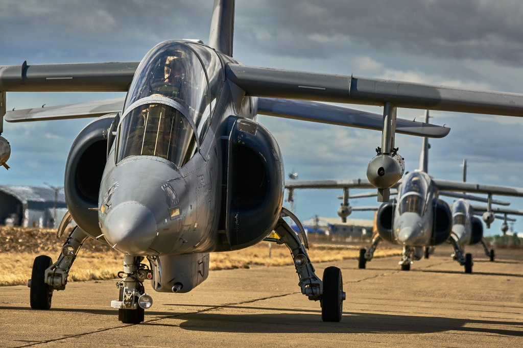 aviones barcos fuerzas armadas