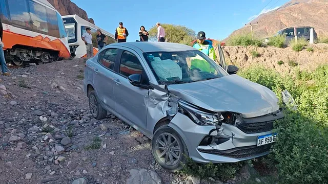 Un auto chocó al Tren Solar de la Quebrada en Purmamarca