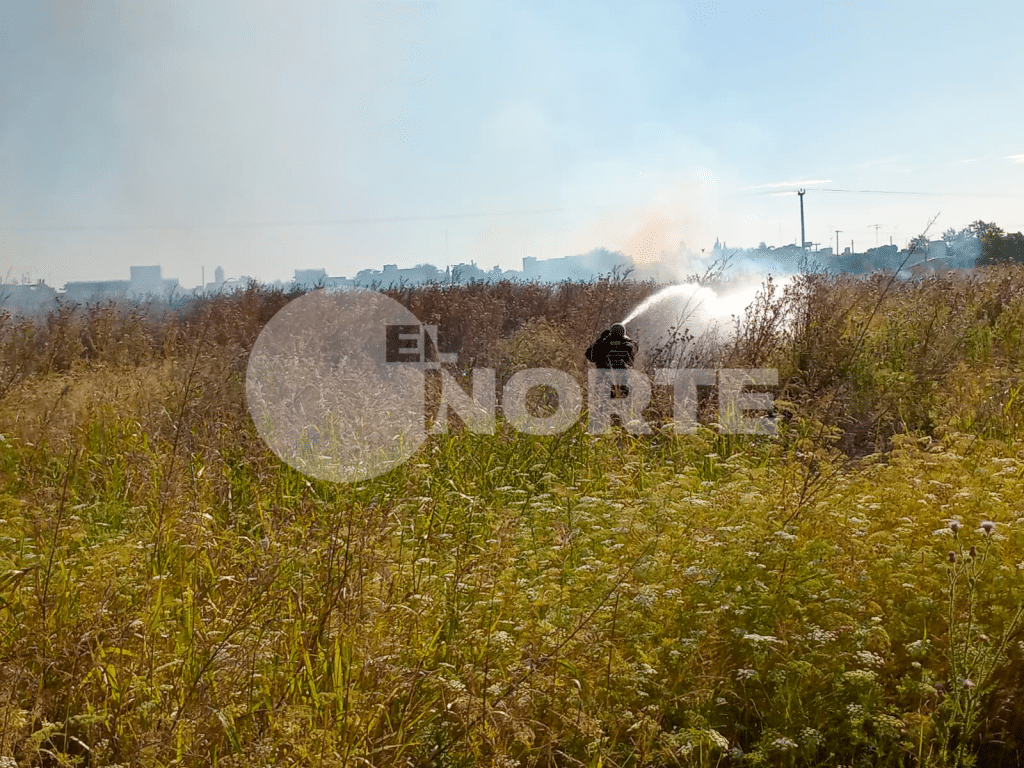 Quema de pastizales en barrio Los Provincianos