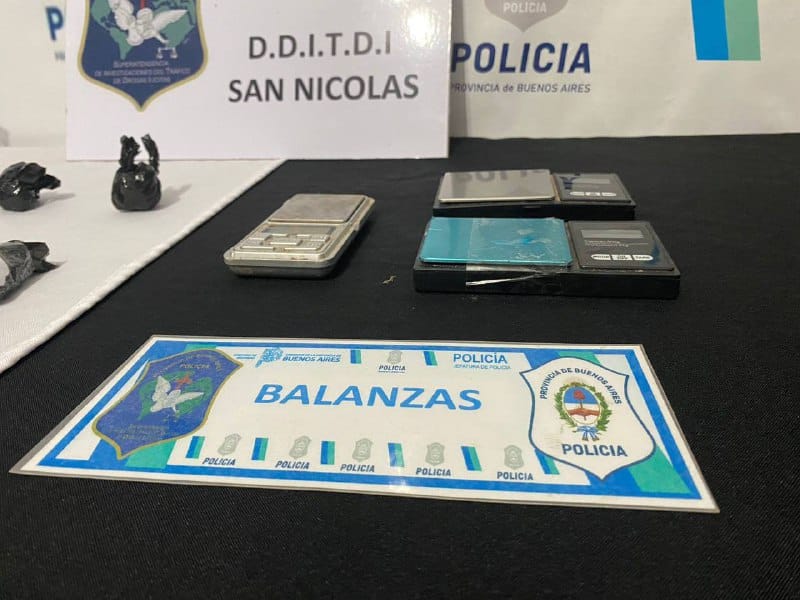 Allanaron tres viviendas en Ramallo por comercialización de estupefacientes: secuestraron múltiples dosis de marihuana