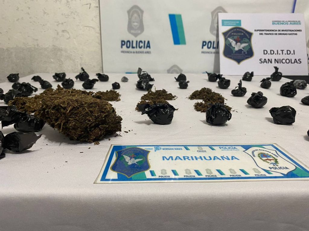 Allanaron tres viviendas en Ramallo por comercialización de estupefacientes: secuestraron múltiples dosis de marihuana