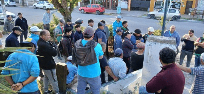 Trabajadores municipales de La Costa reclaman por mejores salarios