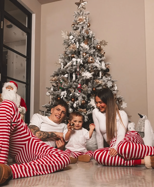 Las tiernas fotos navideñas de Alejandro Garnacho junto a su familia