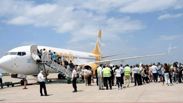 Flybondi suspendió 71 vuelos hasta año nuevo y hay malestar entre los pasajeros