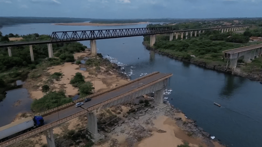 derrumbe puente Brasil camiones fallecidos desaparecidos