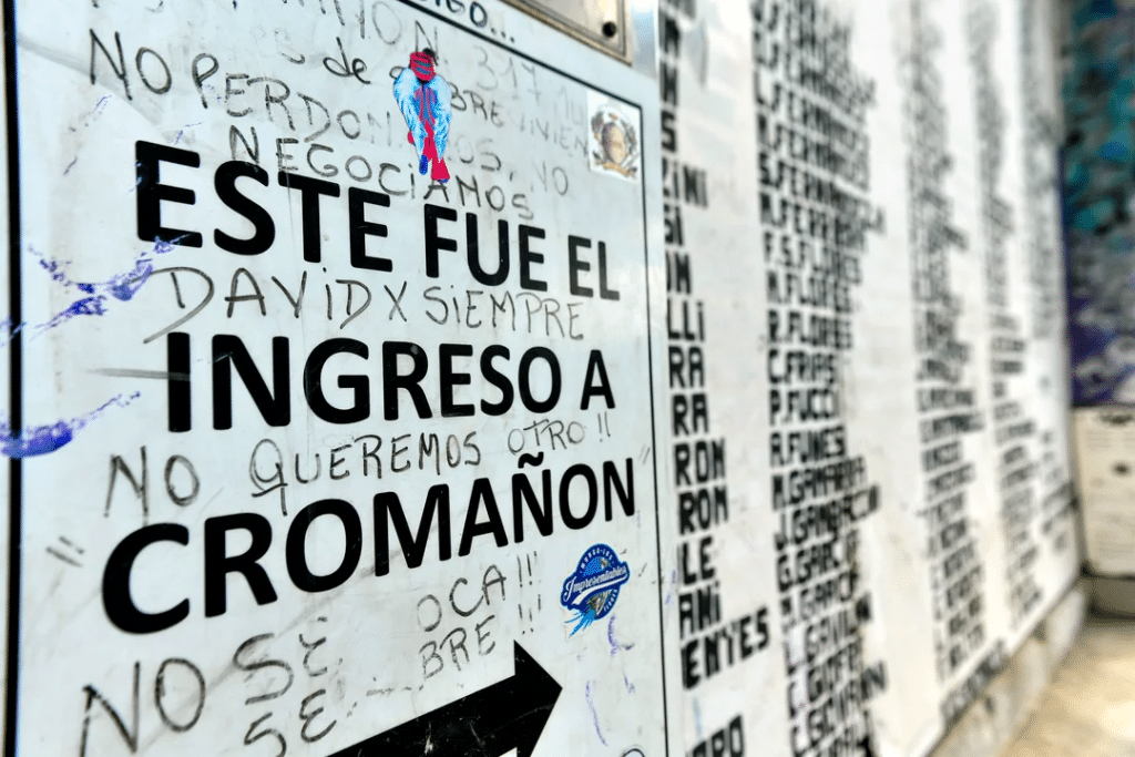 20 años de la masacre de Cromañón: sobrevivientes y familiares participaron de la misa en Plaza de Mayo