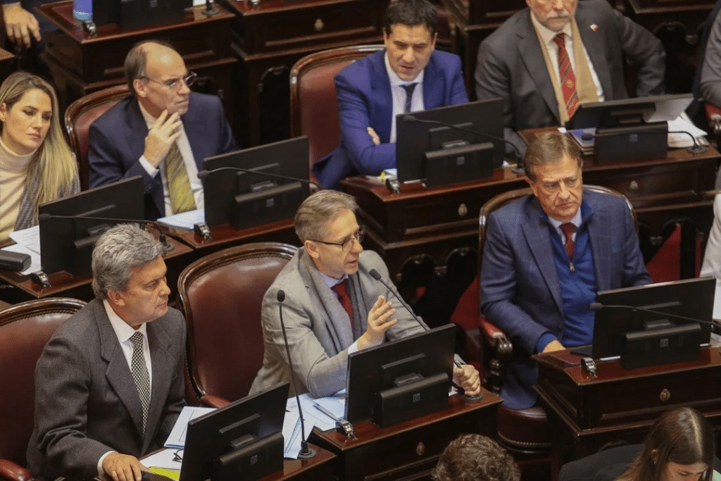 Senadores radicales pidieron a Villarruel la continuidad del congelamiento de las dietas