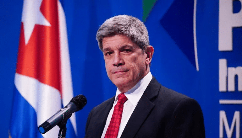 Cuba califica de "irreal" la propuesta de Trump de deportar masivamente a inmigrantes