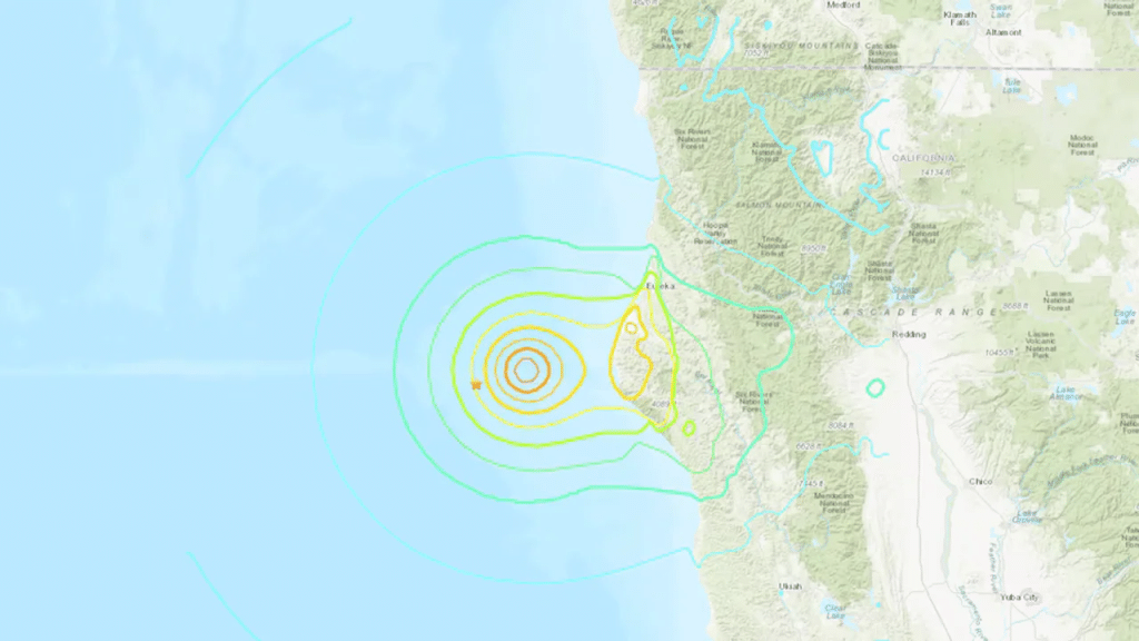 Alerta de tsunami en California por un sismo de 7 grados