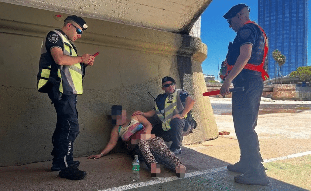 Una mujer cayó al cauce de un río en Córdoba y fue rescatada por la Policía