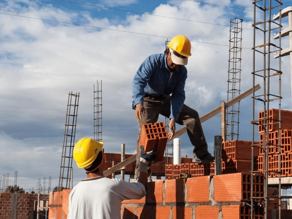 La actividad de la construcción cayó 24,5% interanual en octubre