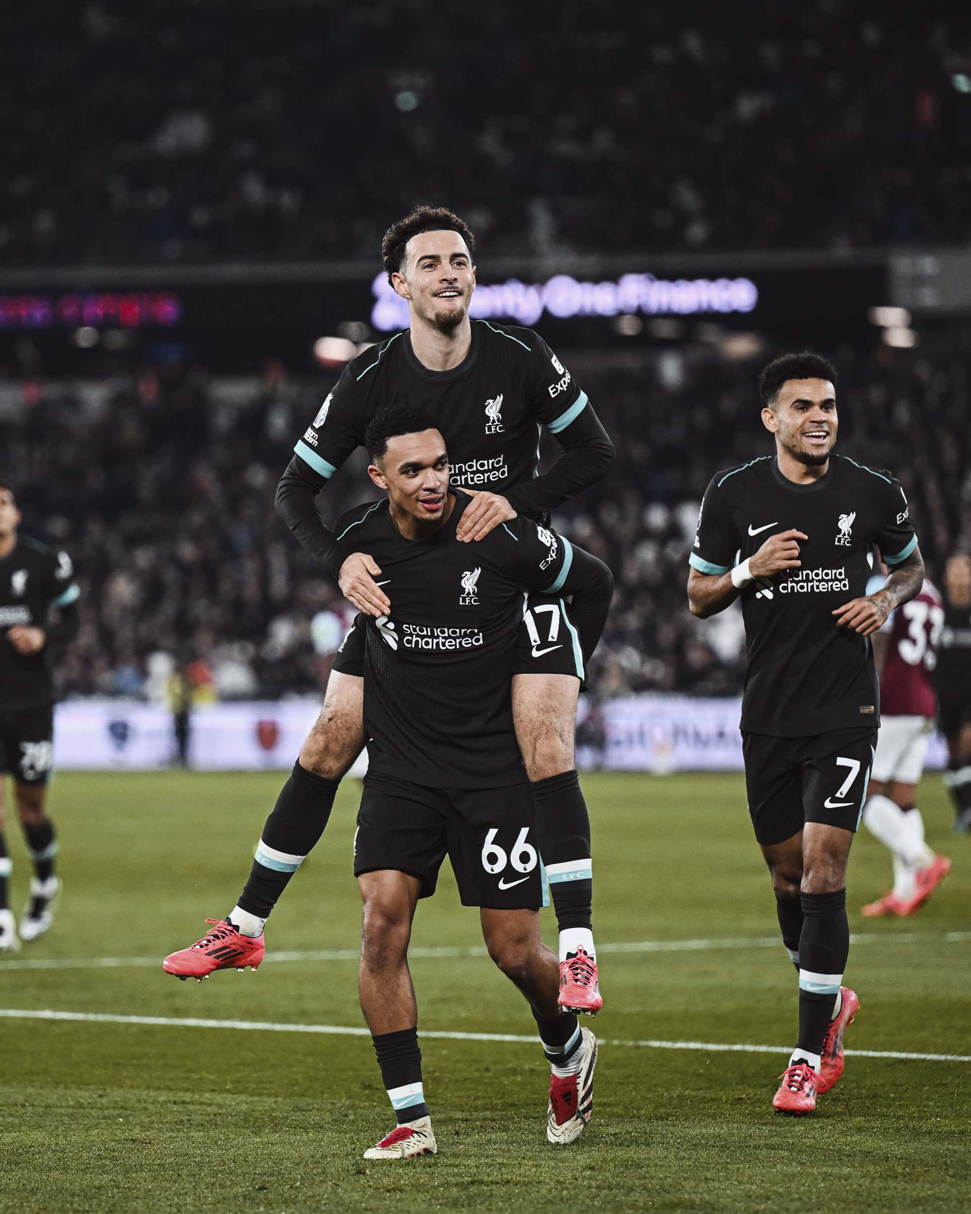 Liverpool goleó al West Ham y sigue liderando la Premier League ...